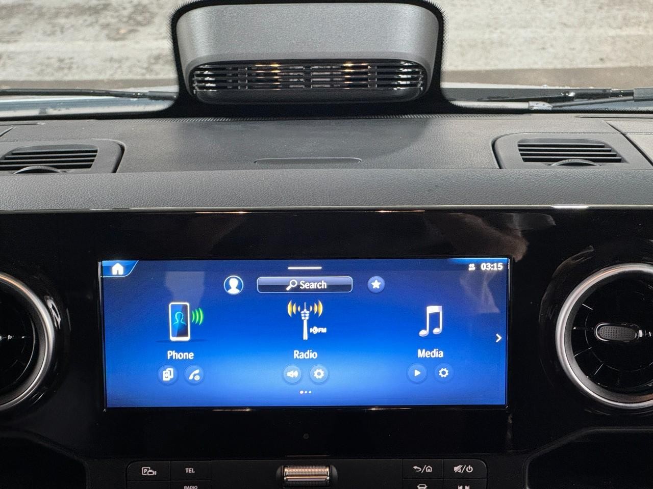 Mercedes-Benz Sprinter Passenger Van Vehicle Full-screen Gallery Image 19