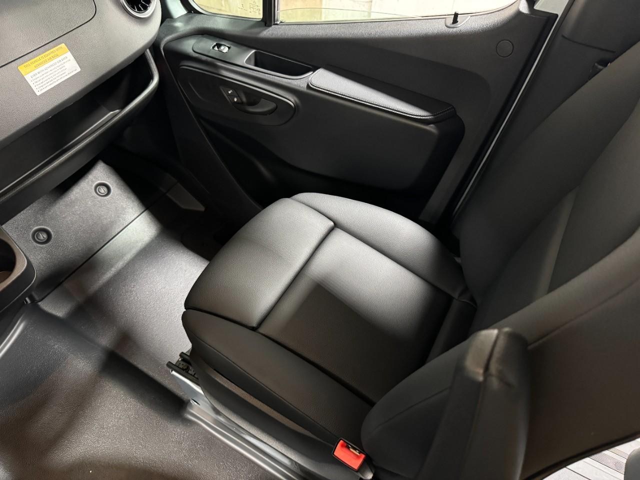 Mercedes-Benz Sprinter Passenger Van Vehicle Full-screen Gallery Image 21