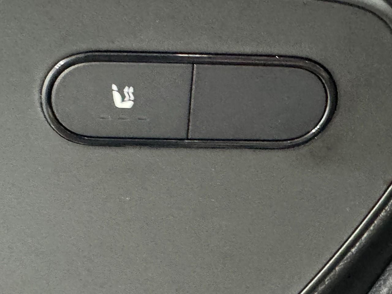 Mercedes-Benz Sprinter Passenger Van Vehicle Full-screen Gallery Image 23