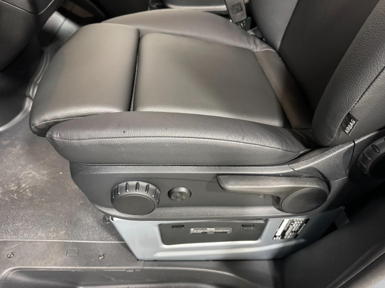 Mercedes-Benz Sprinter Passenger Van Vehicle Full-screen Gallery Image 26