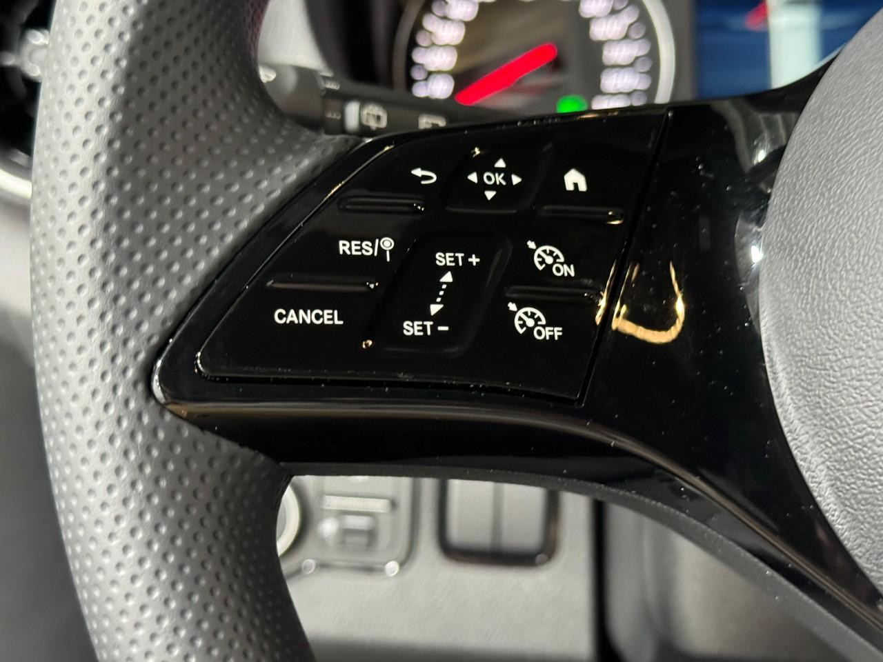 Mercedes-Benz Sprinter Passenger Van Vehicle Full-screen Gallery Image 28