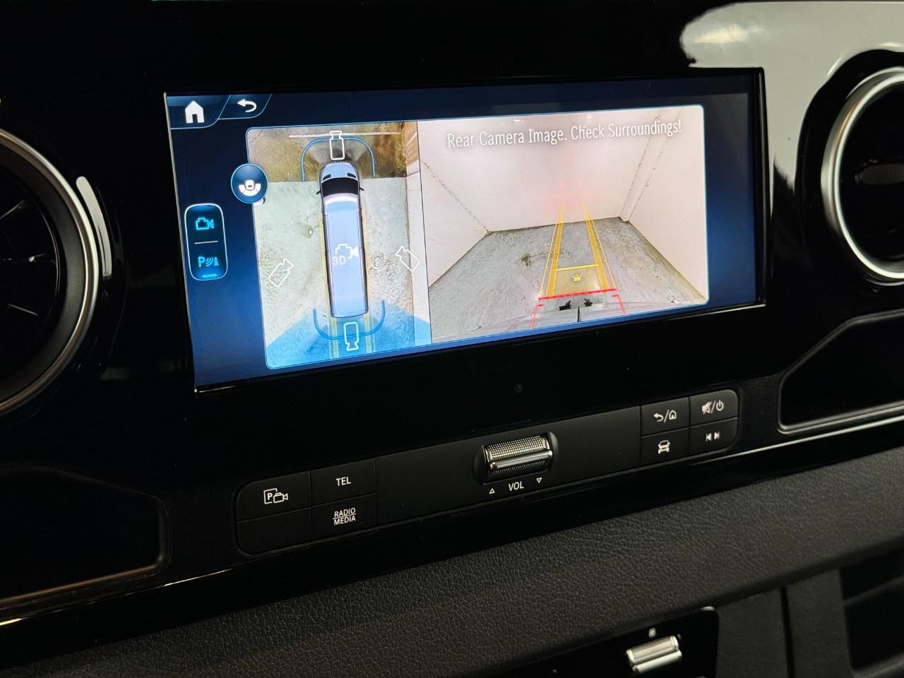 Mercedes-Benz Sprinter Passenger Van Vehicle Full-screen Gallery Image 32