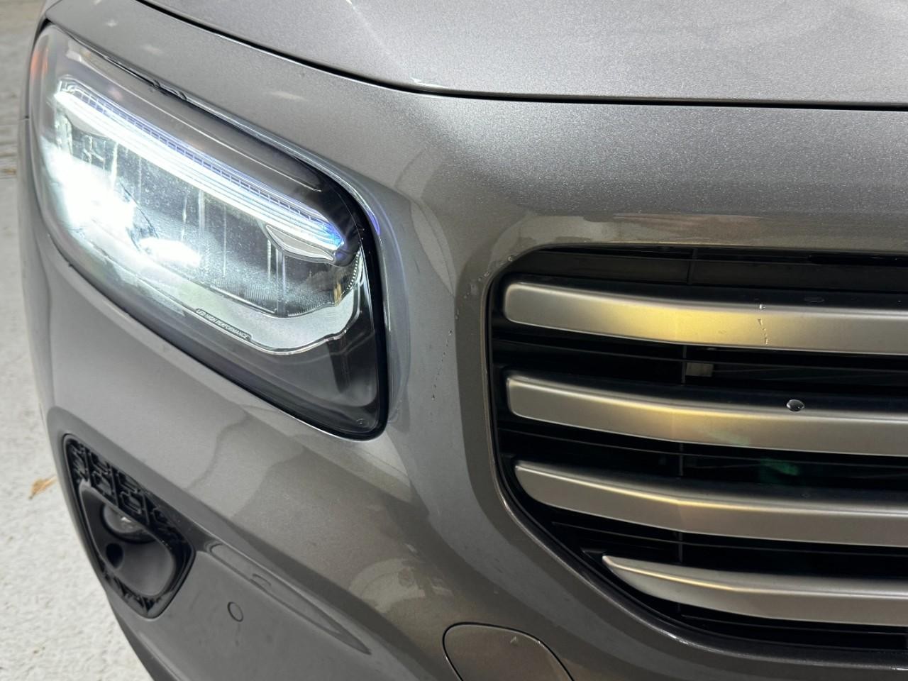 Mercedes-Benz GLB Vehicle Full-screen Gallery Image 7