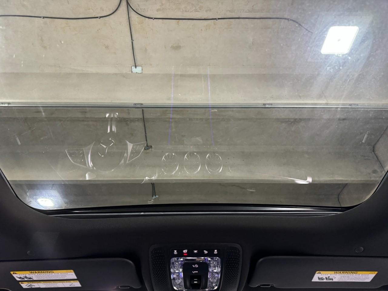 Mercedes-Benz GLB Vehicle Full-screen Gallery Image 14