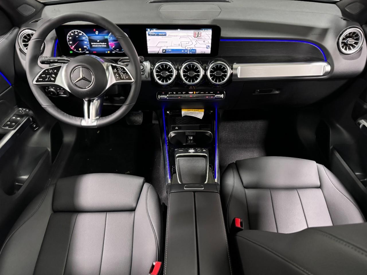 Mercedes-Benz GLB Vehicle Full-screen Gallery Image 15