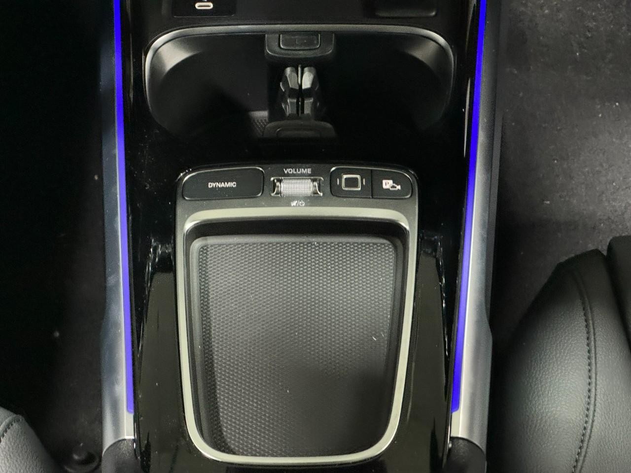 Mercedes-Benz GLB Vehicle Full-screen Gallery Image 19