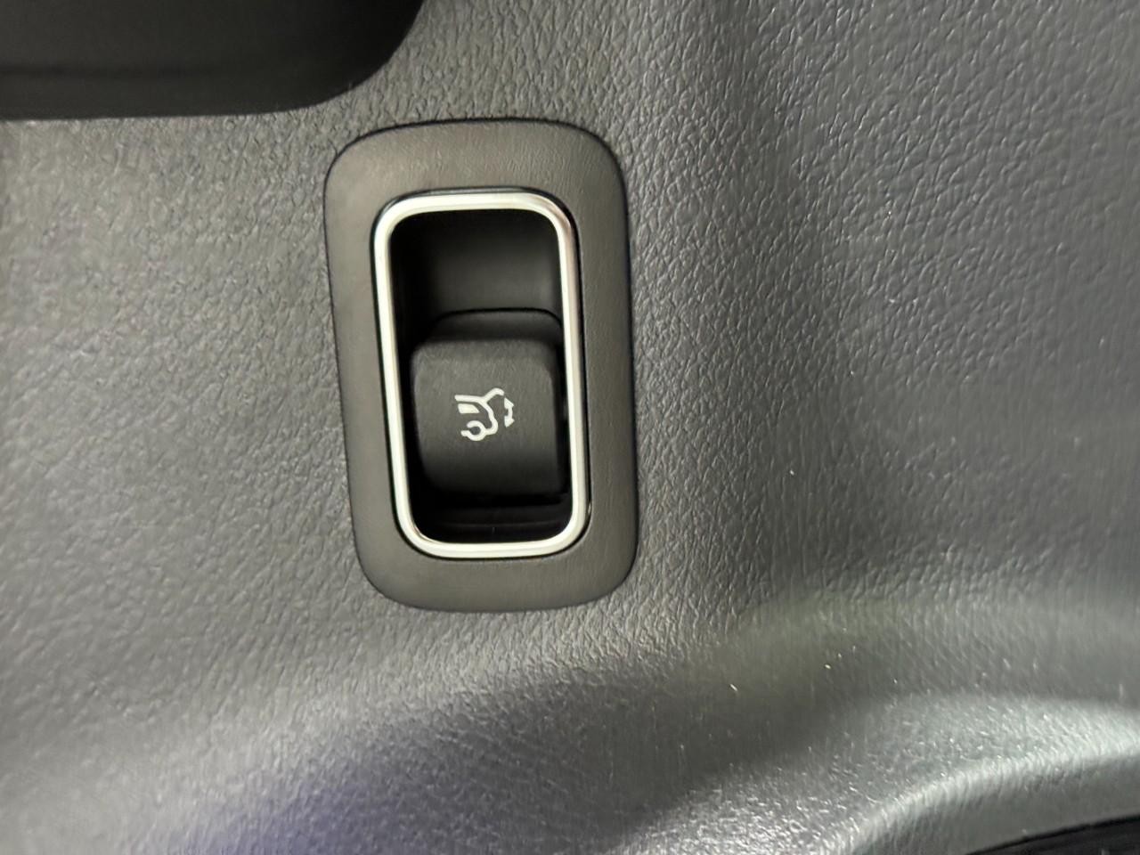 Mercedes-Benz GLB Vehicle Full-screen Gallery Image 24