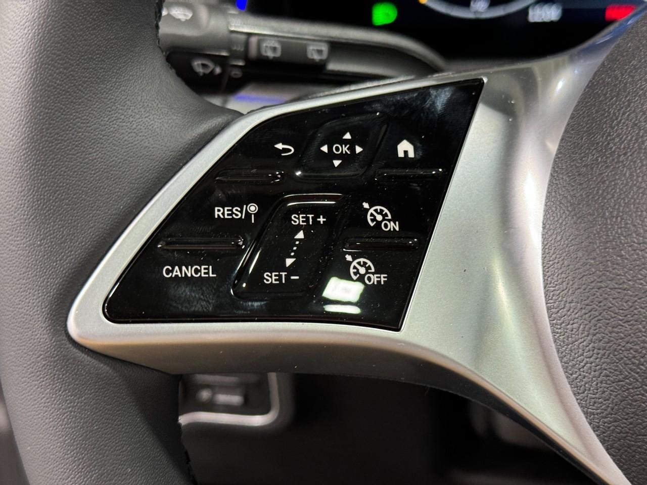 Mercedes-Benz GLB Vehicle Full-screen Gallery Image 28