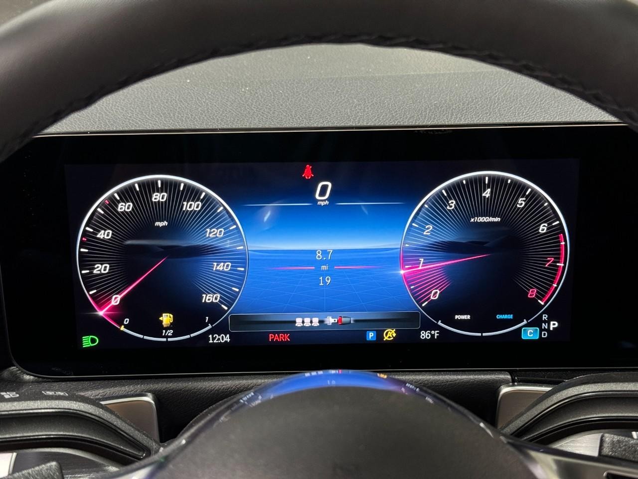 Mercedes-Benz GLB Vehicle Full-screen Gallery Image 30