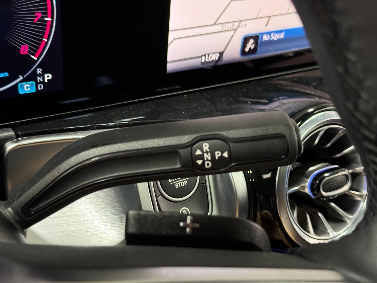 Mercedes-Benz GLB Vehicle Full-screen Gallery Image 31