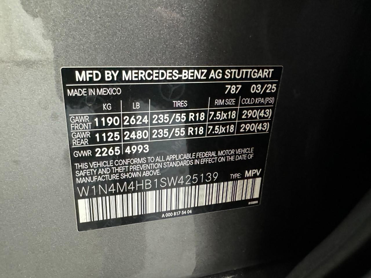 Mercedes-Benz GLB Vehicle Full-screen Gallery Image 33