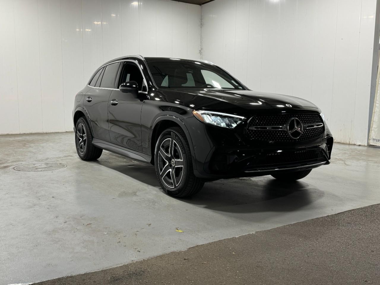 Mercedes-Benz GLC Vehicle Full-screen Gallery Image 6