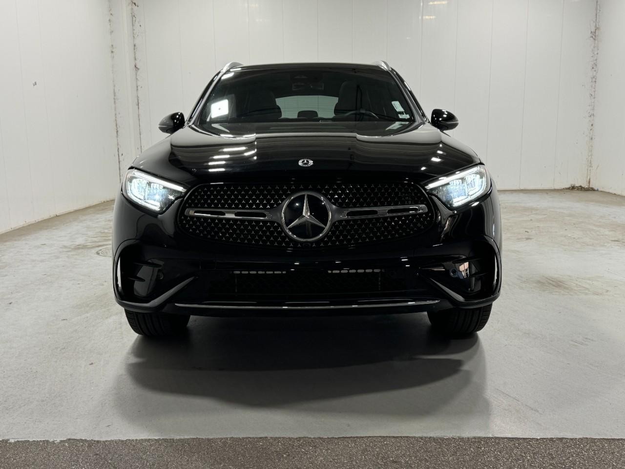 Mercedes-Benz GLC Vehicle Full-screen Gallery Image 7