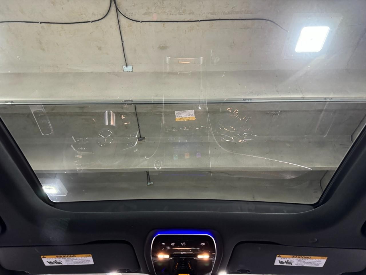 Mercedes-Benz GLC Vehicle Full-screen Gallery Image 11