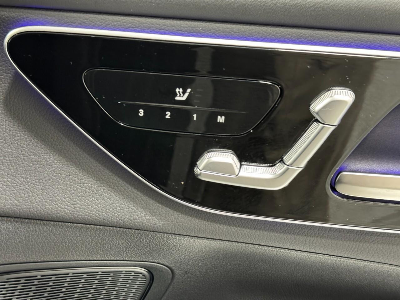 Mercedes-Benz GLC Vehicle Full-screen Gallery Image 19