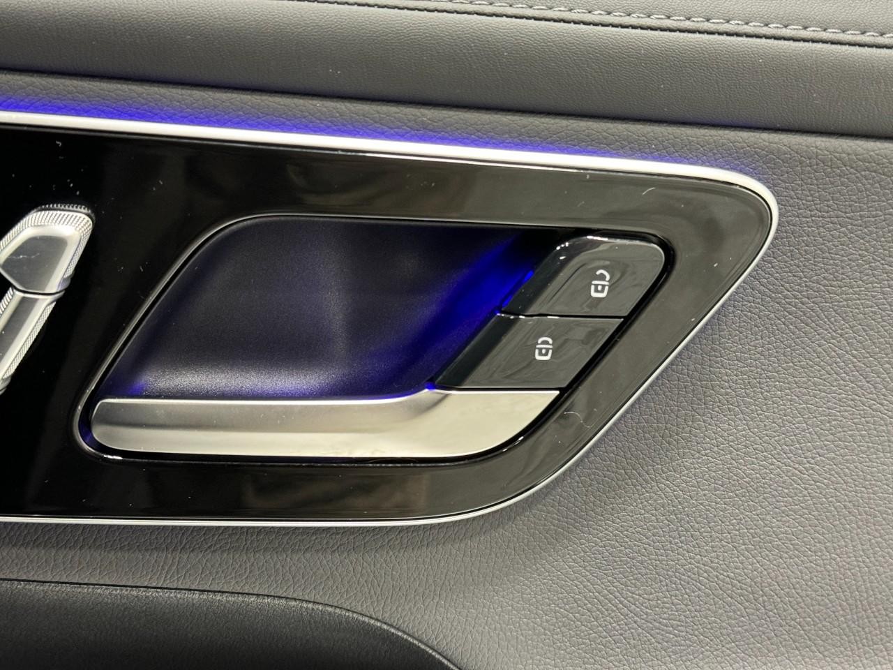 Mercedes-Benz GLC Vehicle Full-screen Gallery Image 20