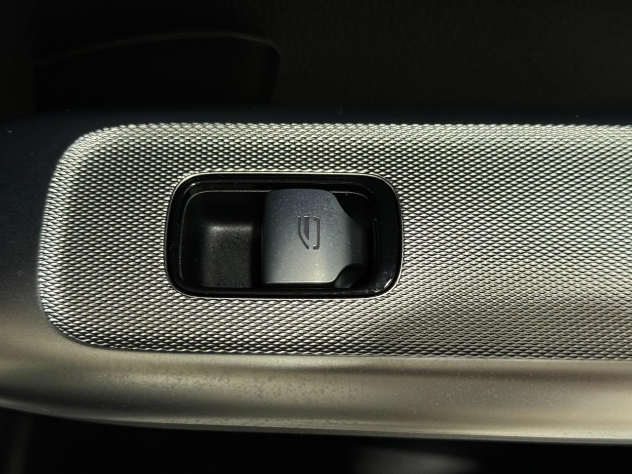 Mercedes-Benz GLC Vehicle Full-screen Gallery Image 21