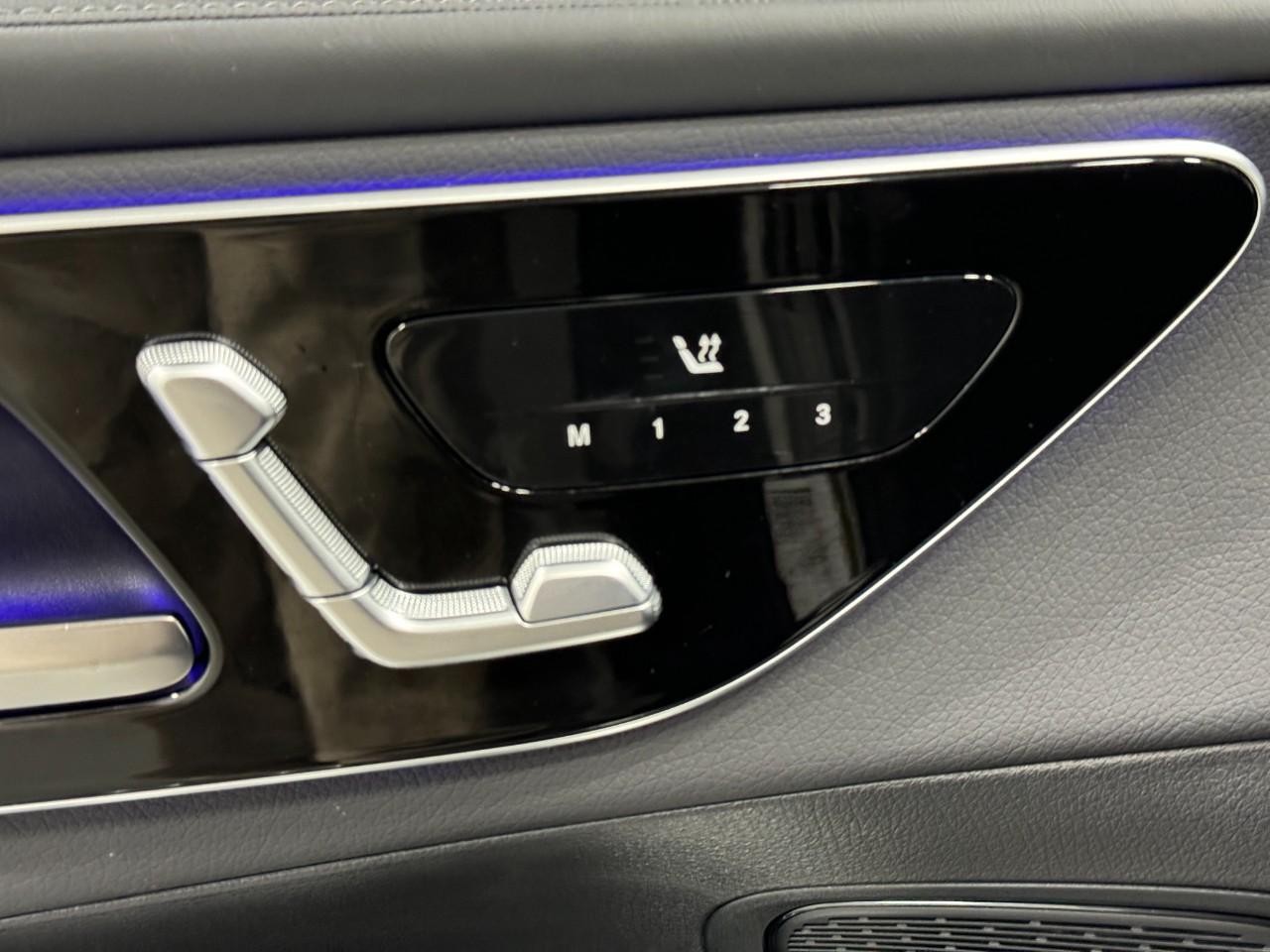 Mercedes-Benz GLC Vehicle Full-screen Gallery Image 22