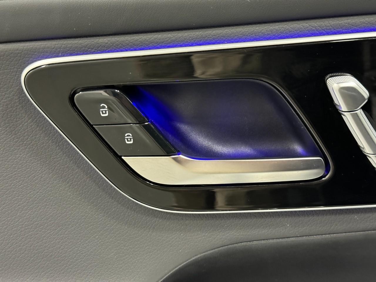 Mercedes-Benz GLC Vehicle Full-screen Gallery Image 23