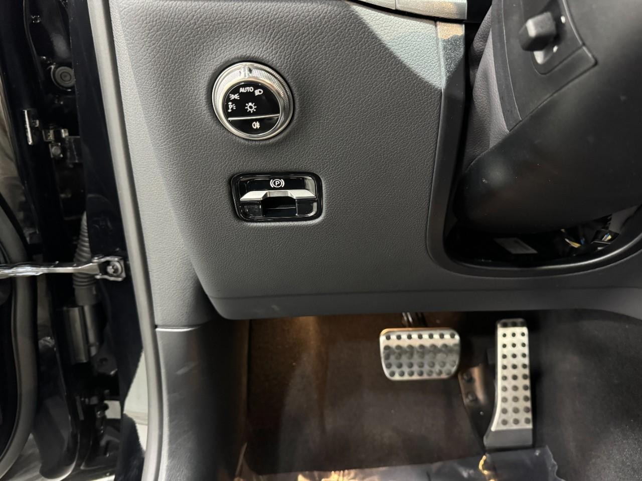 Mercedes-Benz GLC Vehicle Full-screen Gallery Image 29