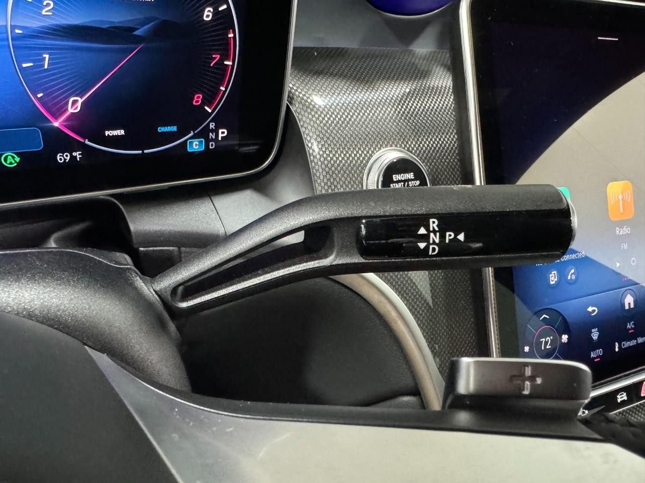 Mercedes-Benz GLC Vehicle Full-screen Gallery Image 33