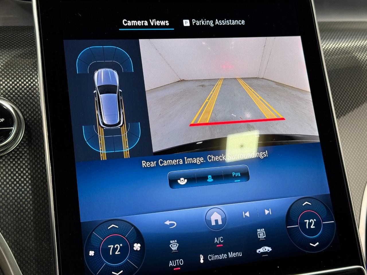 Mercedes-Benz GLC Vehicle Full-screen Gallery Image 34