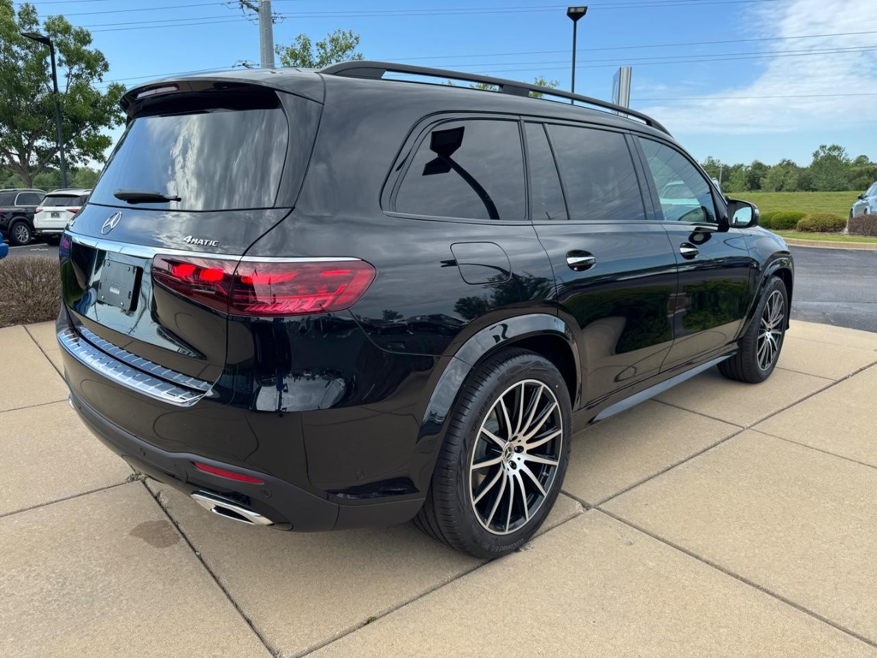 Mercedes-Benz GLS Vehicle Full-screen Gallery Image 4