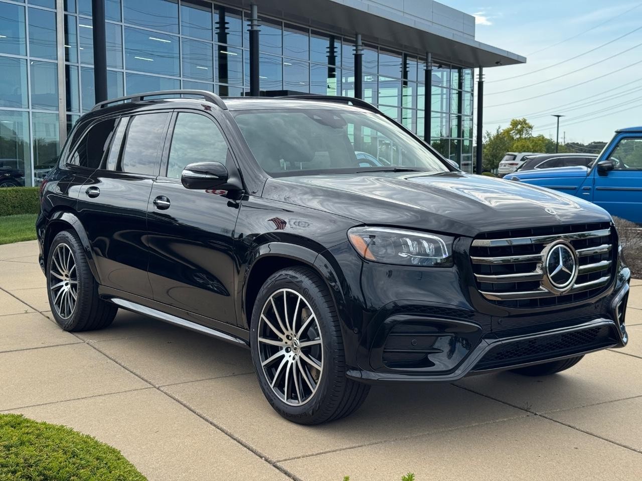 Mercedes-Benz GLS Vehicle Full-screen Gallery Image 6