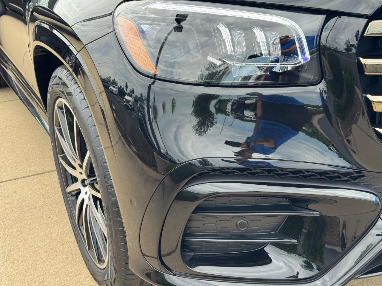 Mercedes-Benz GLS Vehicle Full-screen Gallery Image 8