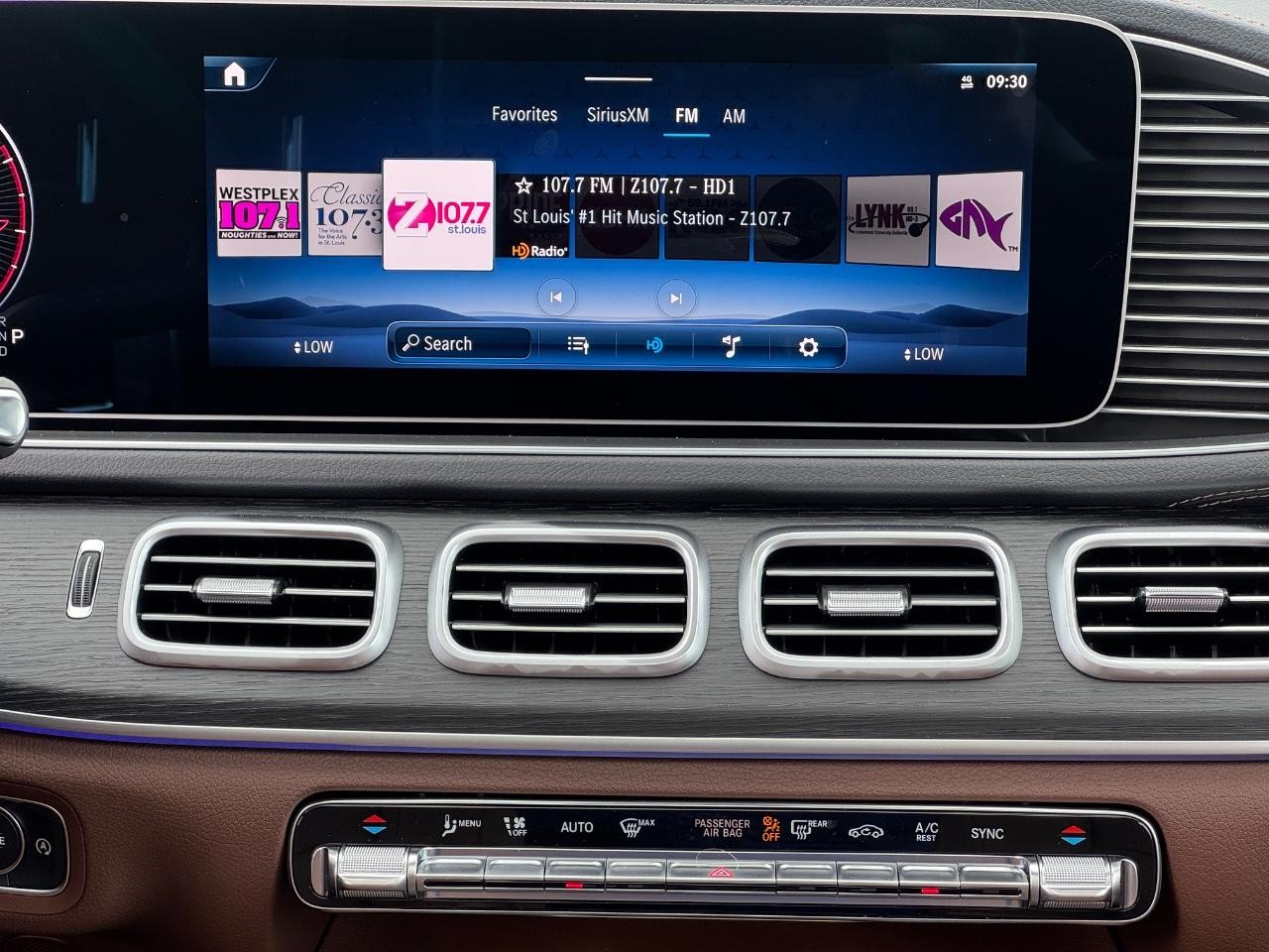 Mercedes-Benz GLS Vehicle Full-screen Gallery Image 18