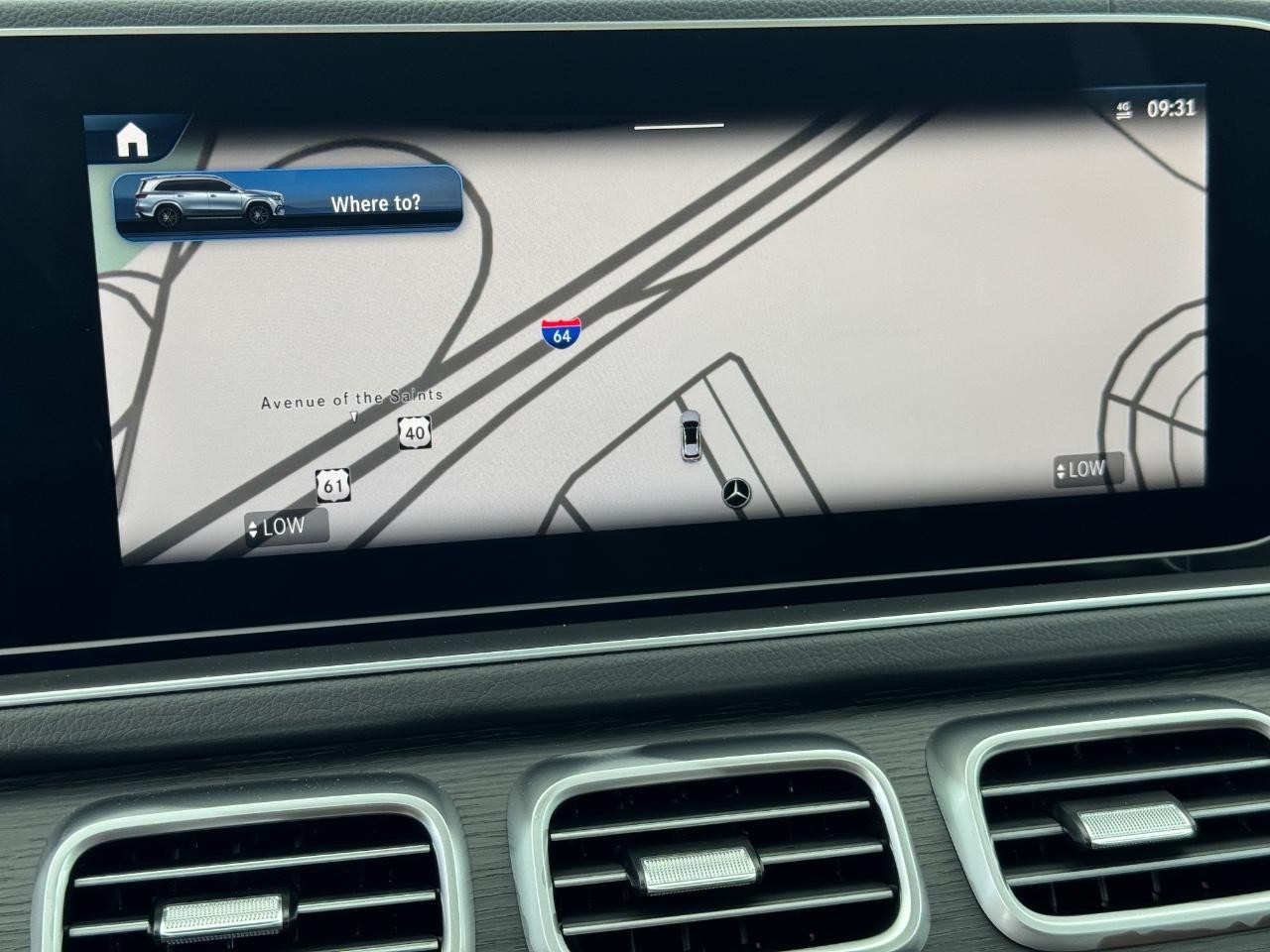 Mercedes-Benz GLS Vehicle Full-screen Gallery Image 26