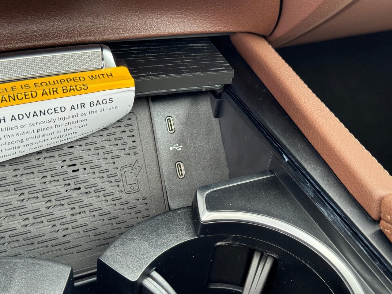 Mercedes-Benz GLS Vehicle Full-screen Gallery Image 28