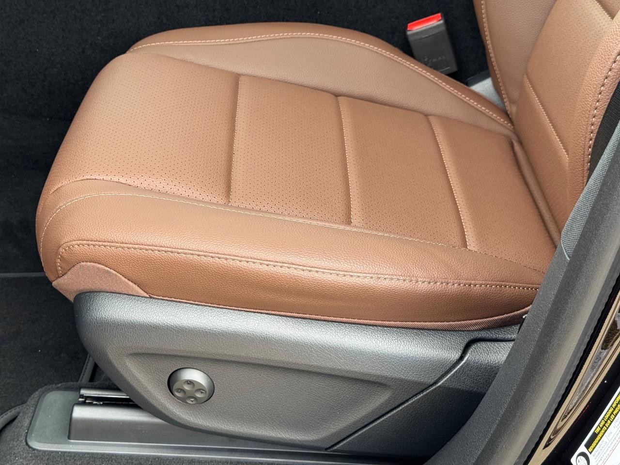 Mercedes-Benz GLS Vehicle Full-screen Gallery Image 33