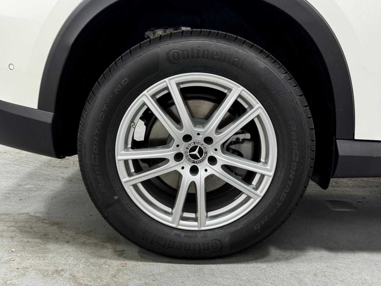 Mercedes-Benz GLC Vehicle Full-screen Gallery Image 5