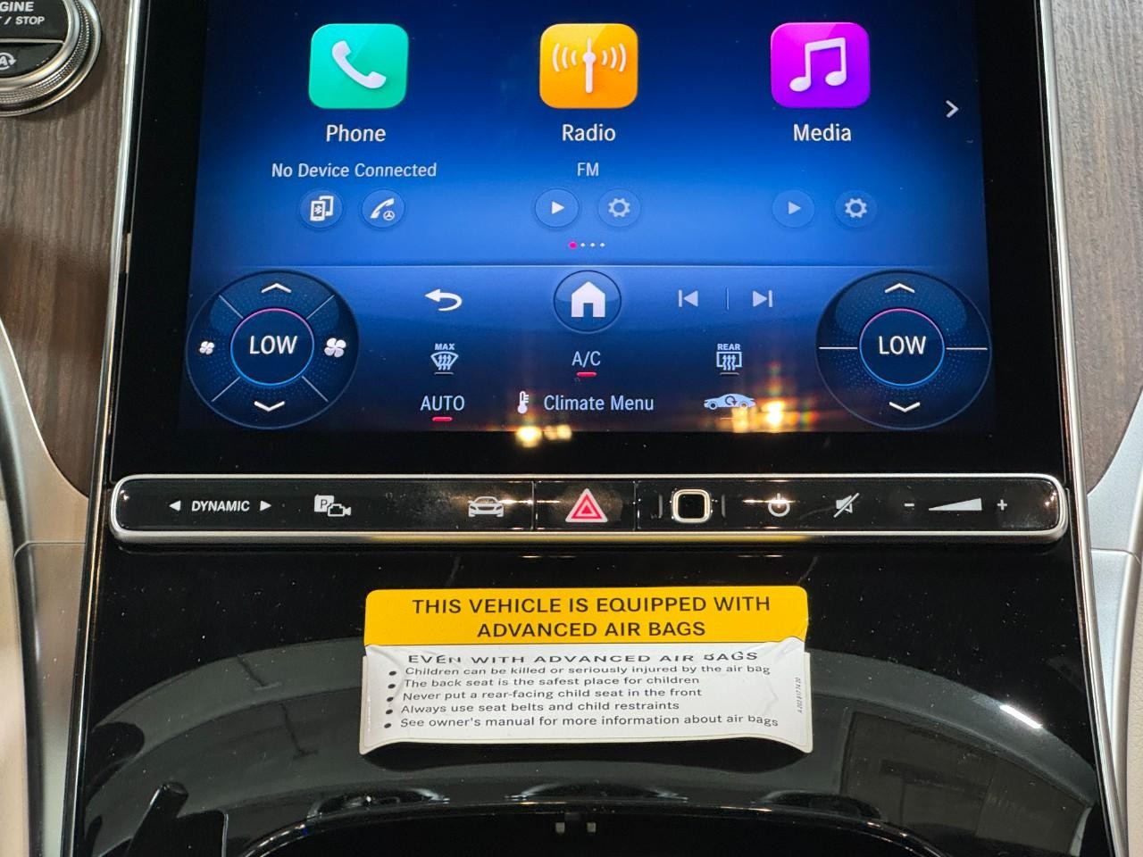 Mercedes-Benz GLC Vehicle Full-screen Gallery Image 15