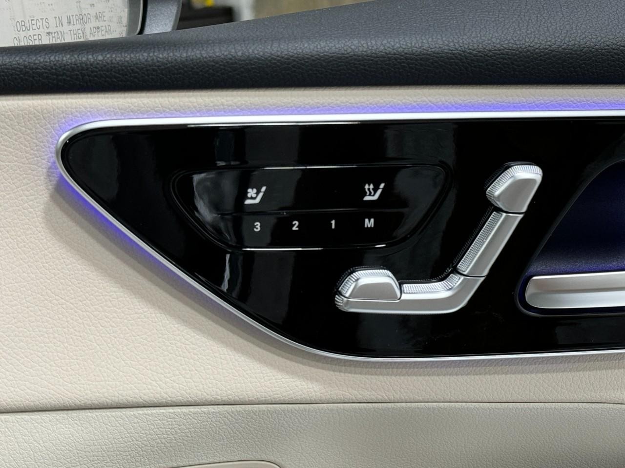 Mercedes-Benz GLC Vehicle Full-screen Gallery Image 21