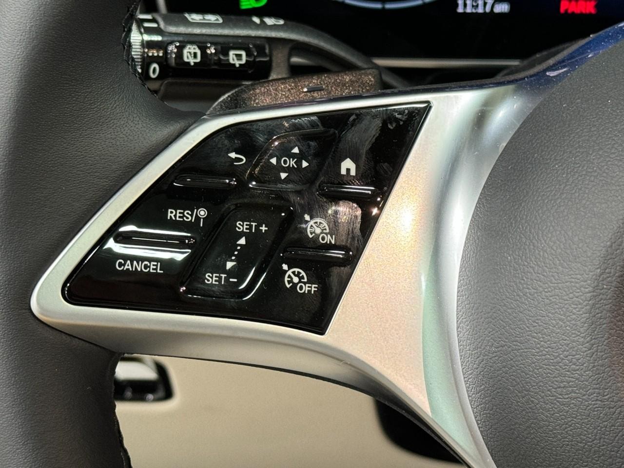 Mercedes-Benz GLC Vehicle Full-screen Gallery Image 32