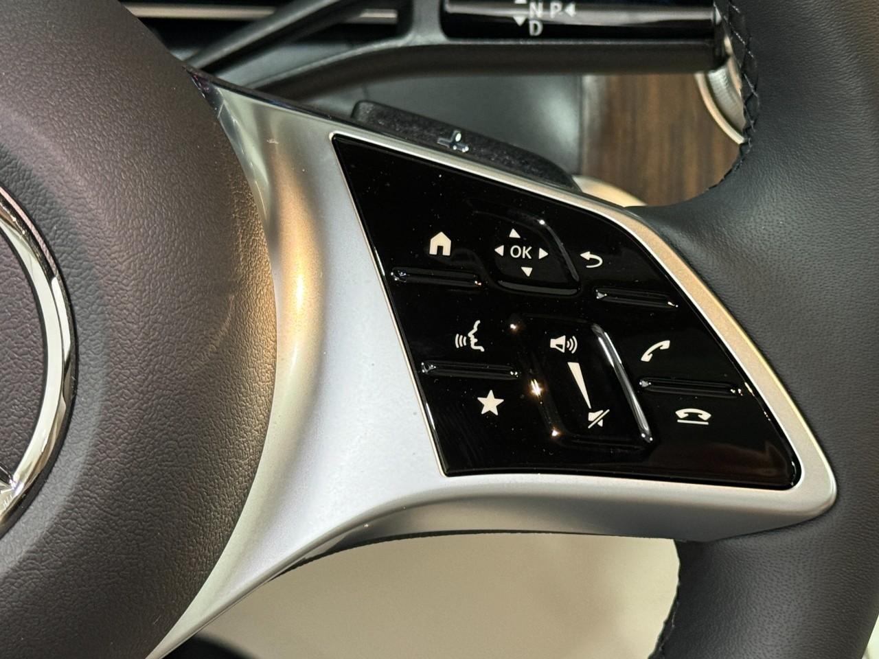 Mercedes-Benz GLC Vehicle Full-screen Gallery Image 33