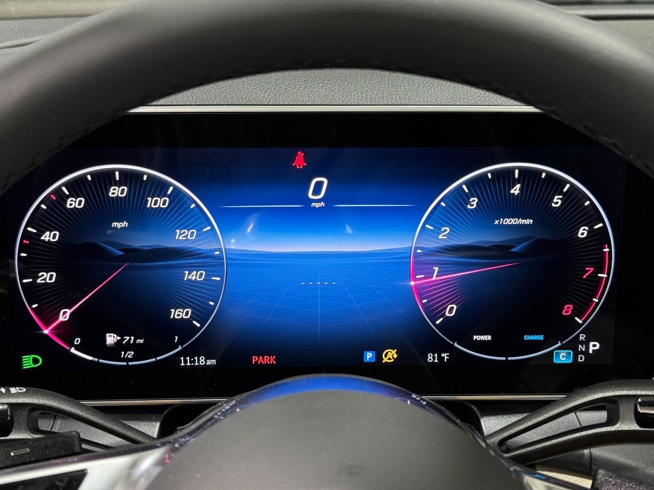 Mercedes-Benz GLC Vehicle Full-screen Gallery Image 34