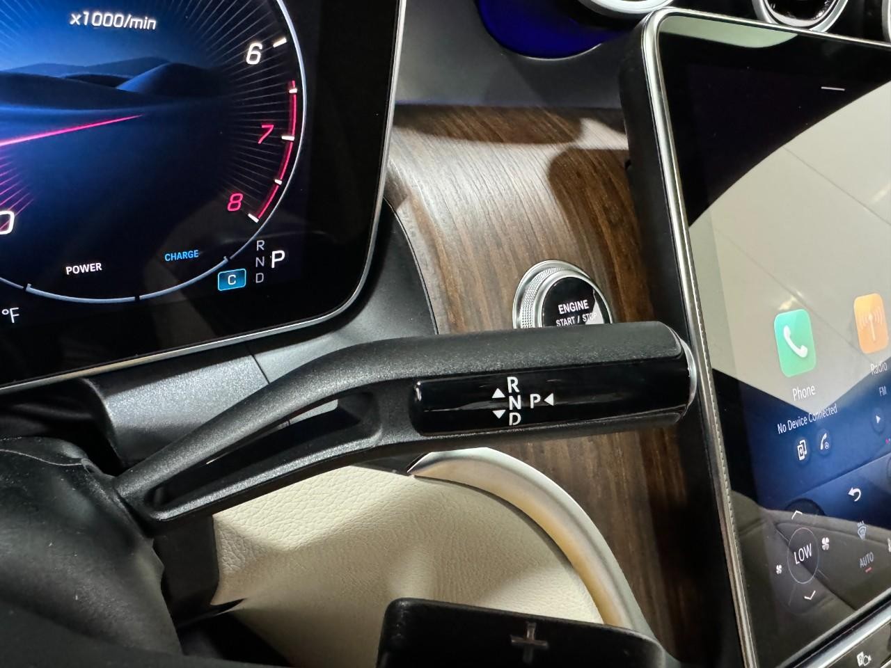 Mercedes-Benz GLC Vehicle Full-screen Gallery Image 35