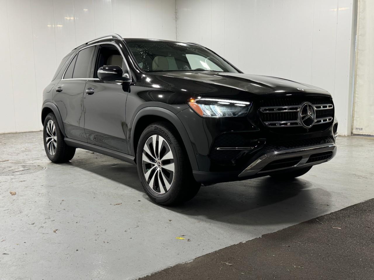 Mercedes-Benz GLE Vehicle Full-screen Gallery Image 6