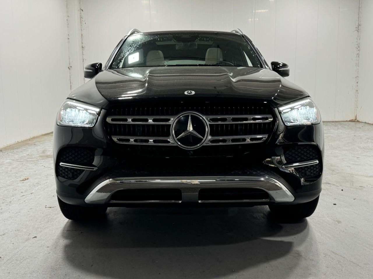 Mercedes-Benz GLE Vehicle Full-screen Gallery Image 7