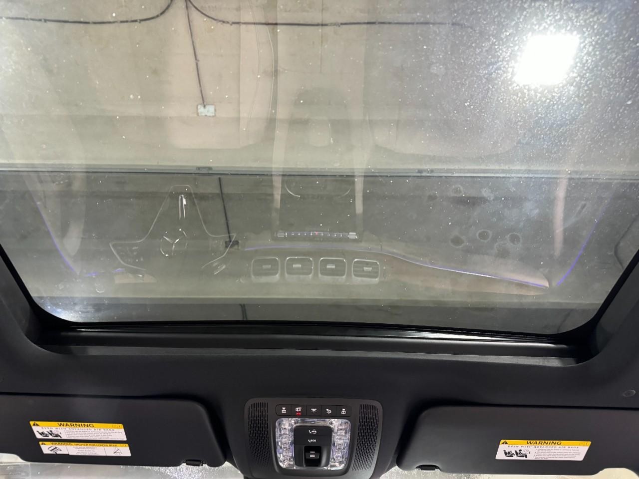 Mercedes-Benz GLE Vehicle Full-screen Gallery Image 12