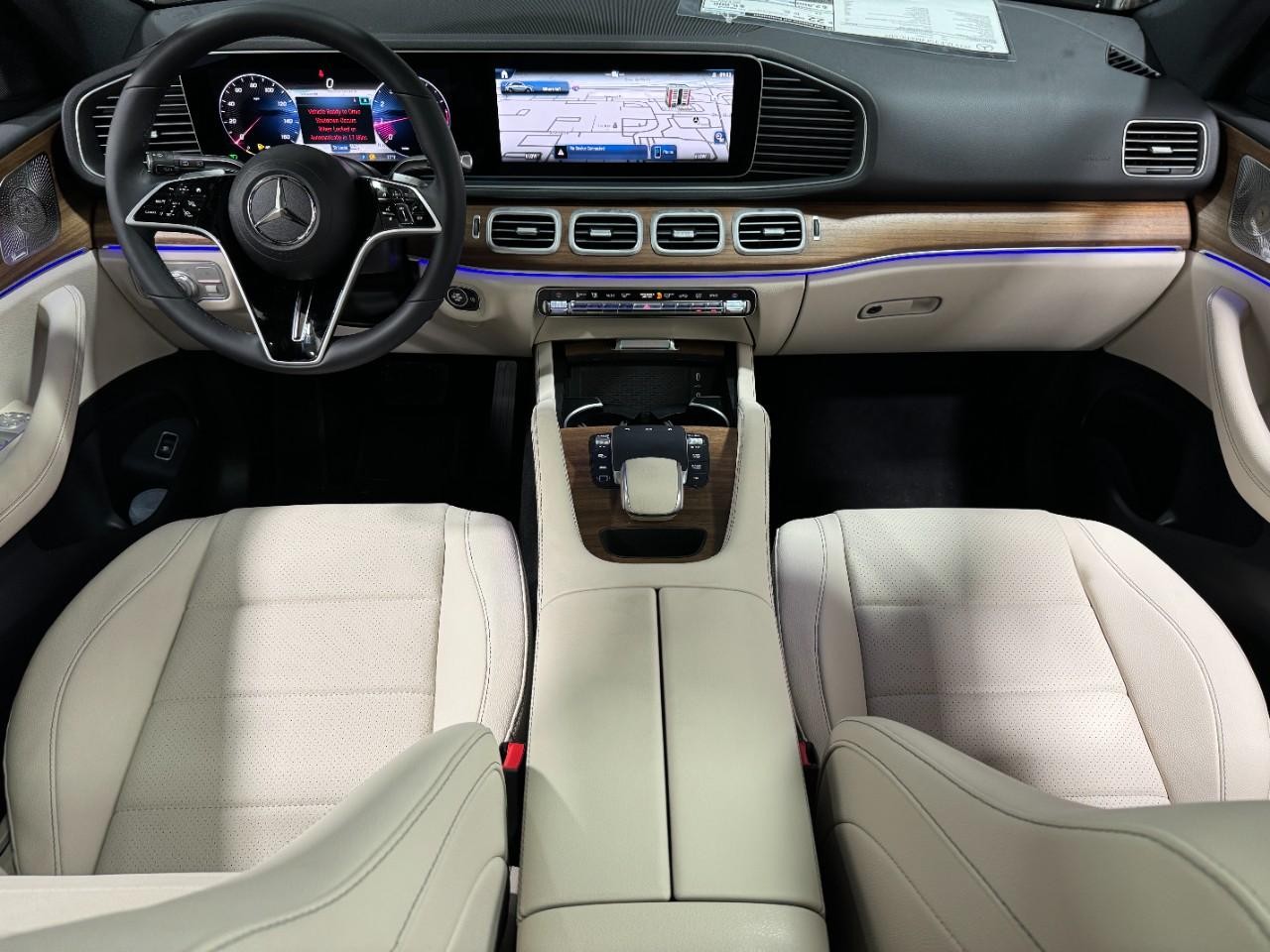 Mercedes-Benz GLE Vehicle Full-screen Gallery Image 13