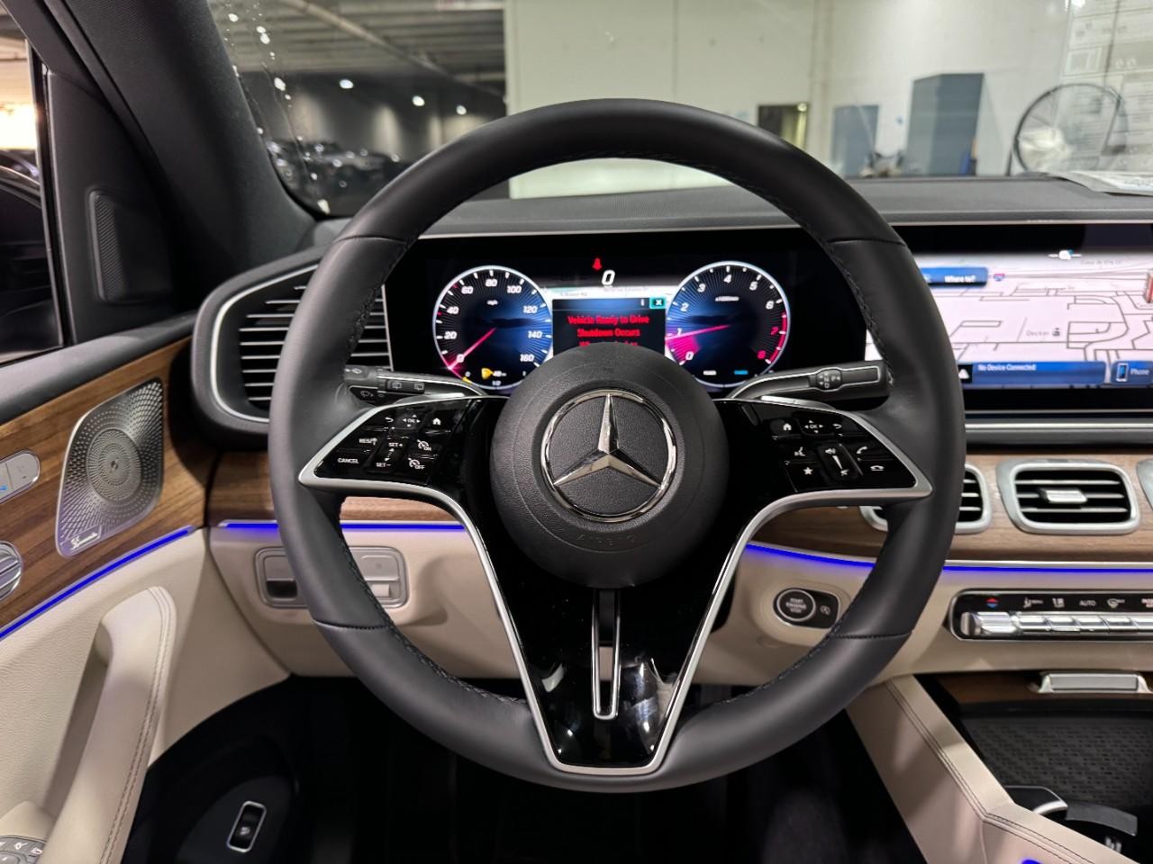 Mercedes-Benz GLE Vehicle Full-screen Gallery Image 14