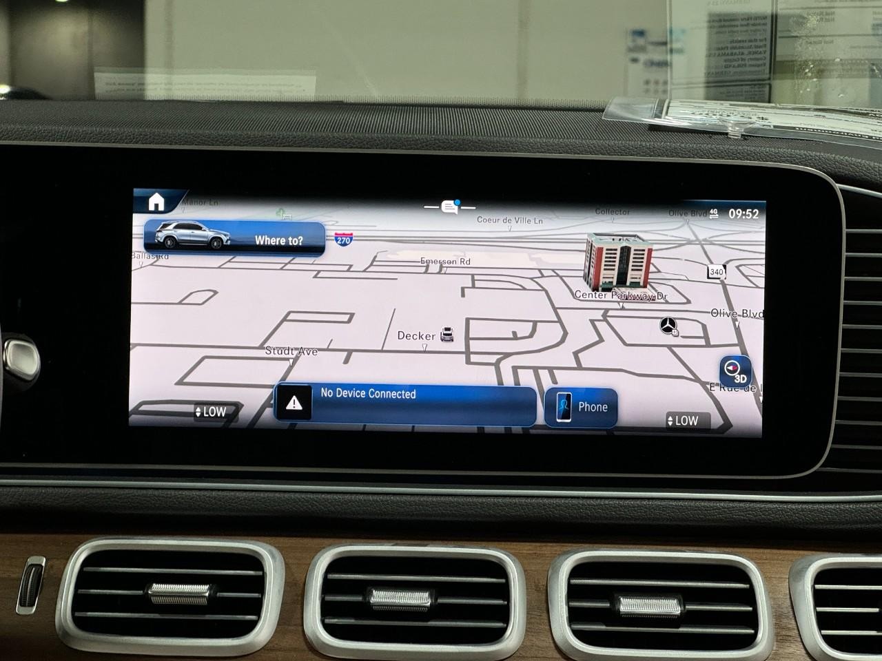 Mercedes-Benz GLE Vehicle Full-screen Gallery Image 15