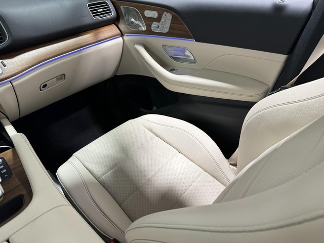 Mercedes-Benz GLE Vehicle Full-screen Gallery Image 18