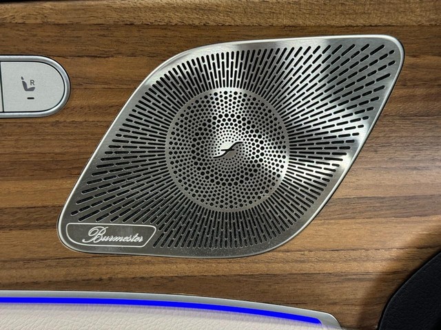 Mercedes-Benz GLE Vehicle Full-screen Gallery Image 26