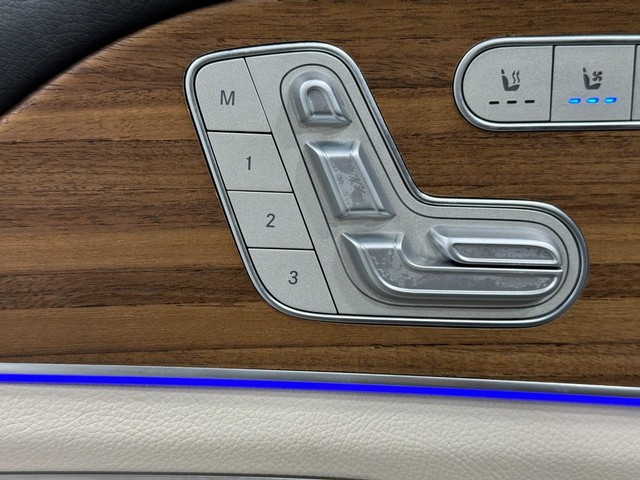 Mercedes-Benz GLE Vehicle Full-screen Gallery Image 28