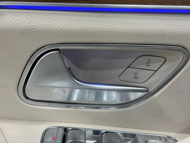 Mercedes-Benz GLE Vehicle Full-screen Gallery Image 29